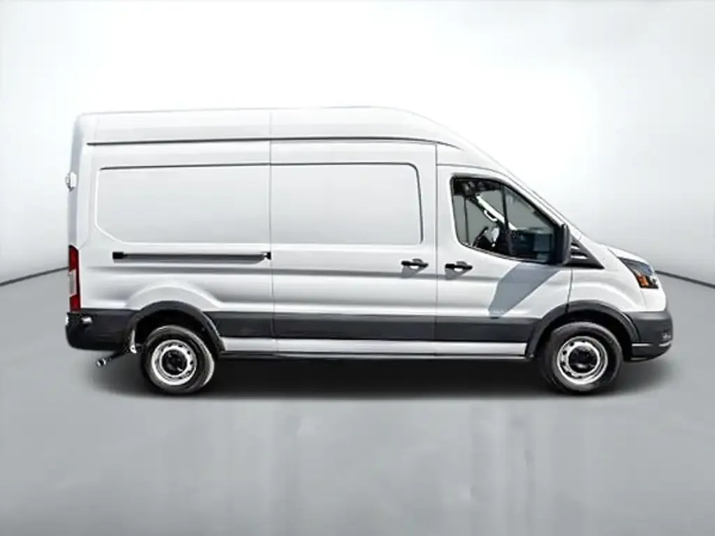 Ford Transit 2024 photo 2