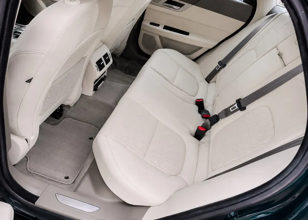 Jaguar Xf 2017 photo 2