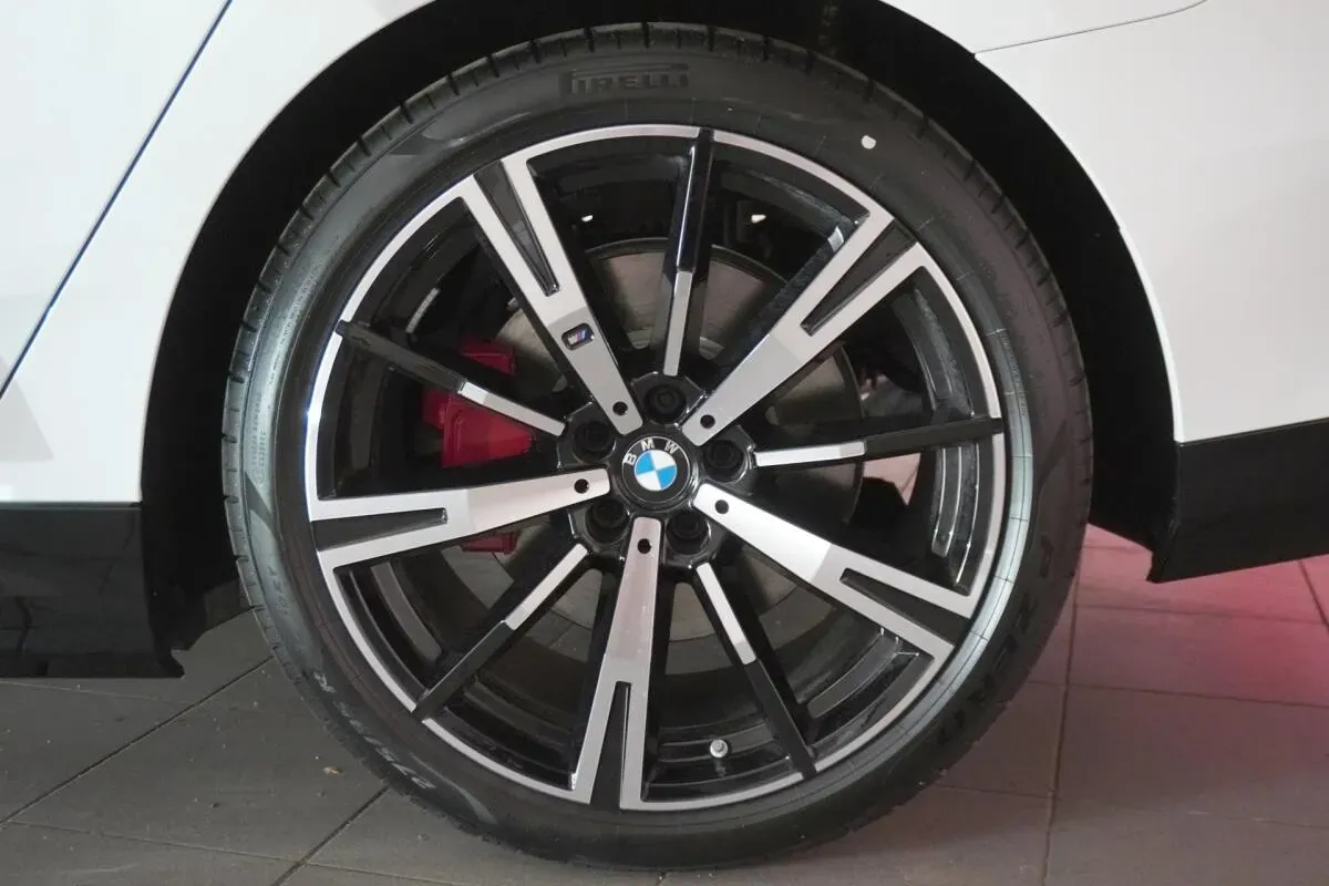 BMW 5 Series 2026 photo 3