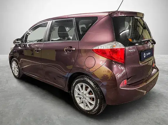 Toyota Verso-S 2011 photo 3