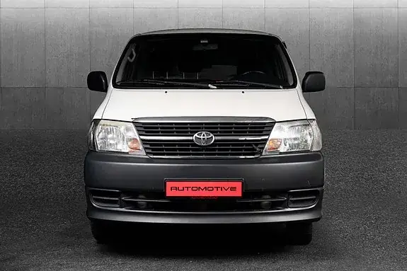 Toyota Hiace 2011 photo 4