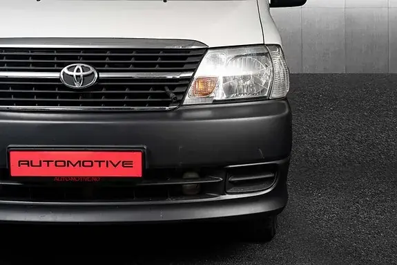 Toyota Hiace 2011 photo 5