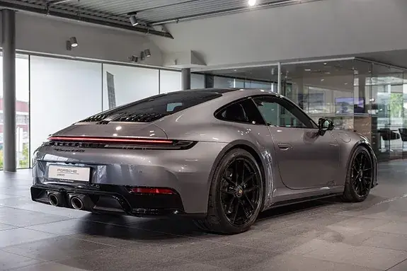 Porsche 911 Carrera 4 Gts 2025 photo 5