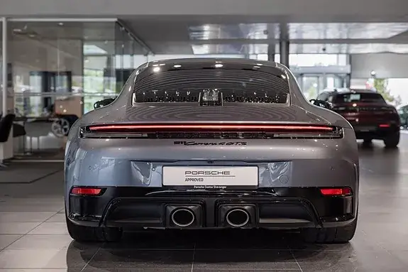 Porsche 911 Carrera 4 Gts 2025 photo 4