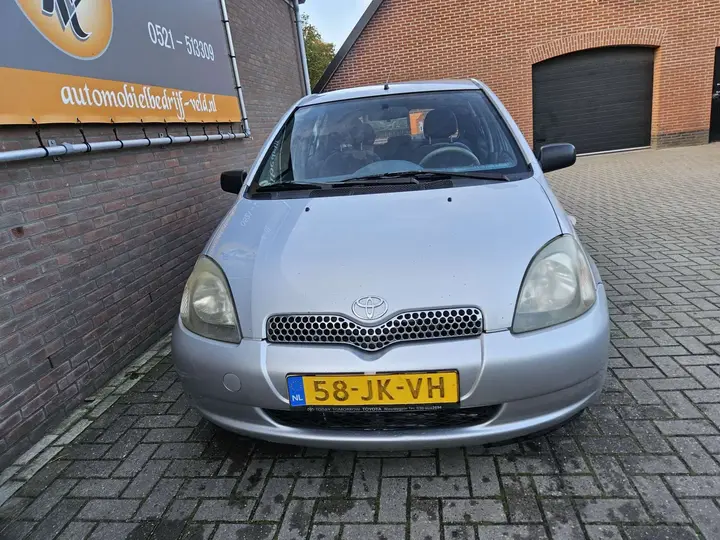 Toyota Yaris 2002 photo 2