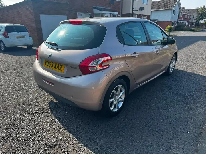 Peugeot 208 2013 photo 5