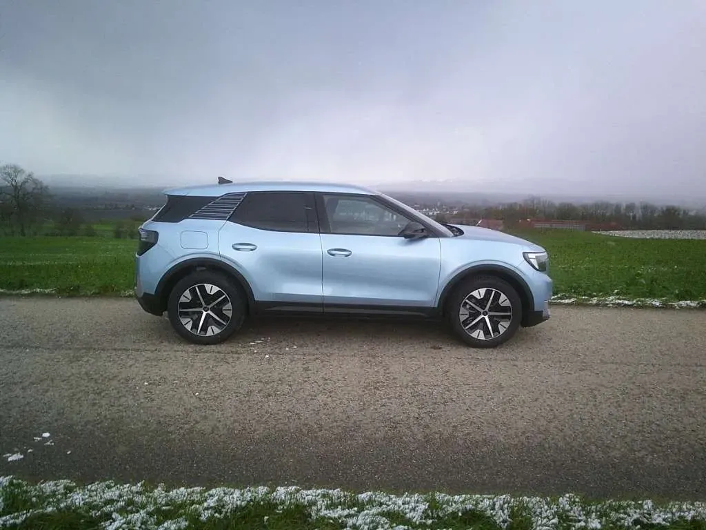 Ford Explorer 2026 photo 2