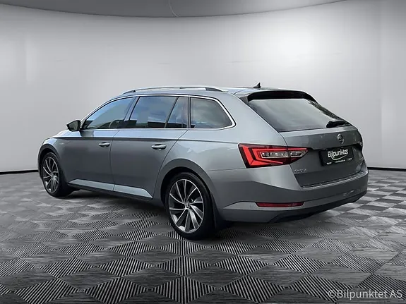 Skoda Superb 2018 photo 5