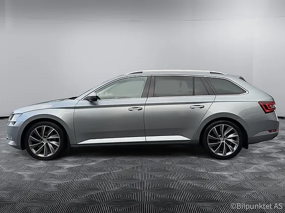 Skoda Superb 2018 photo 2