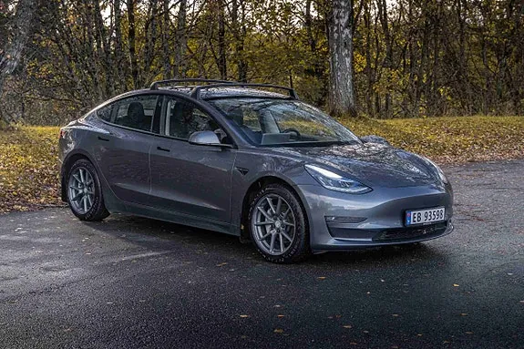 Tesla Model 3 2021 photo 2