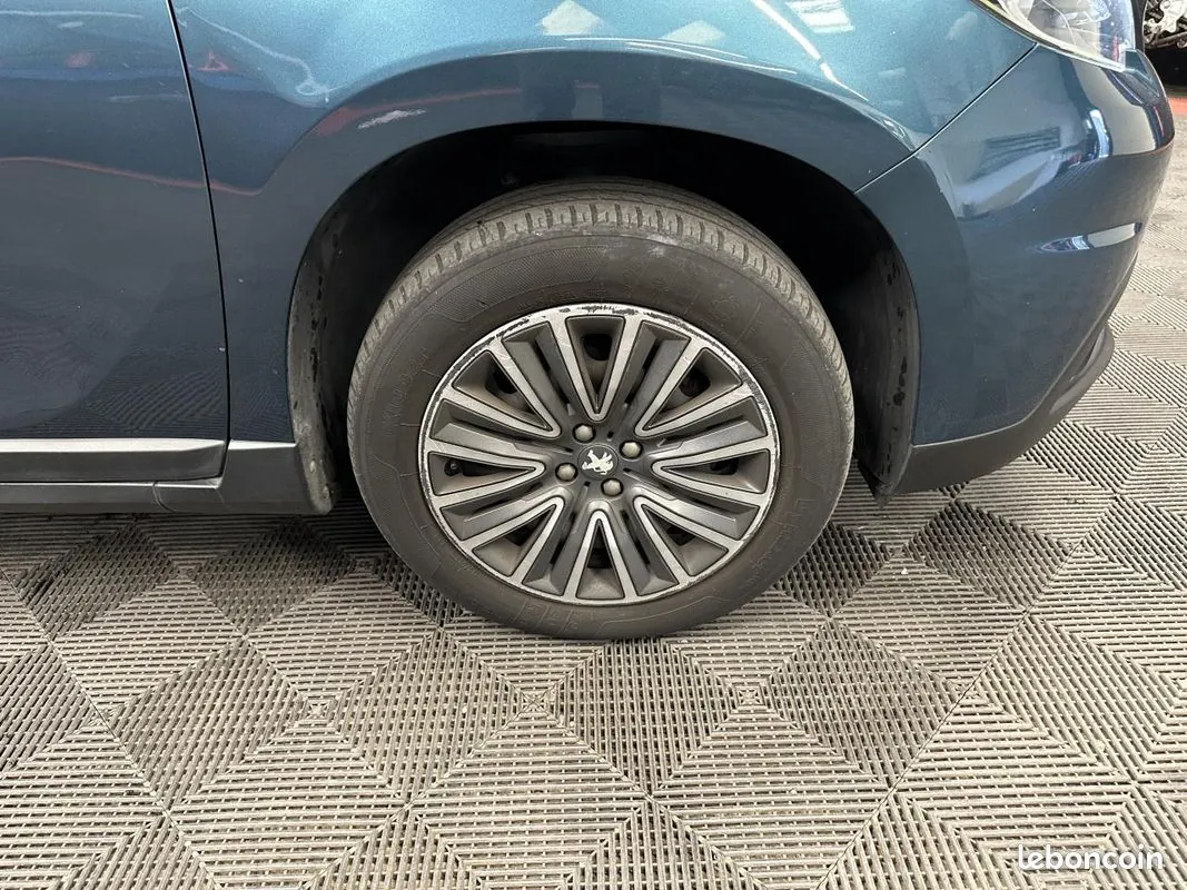 Peugeot 2008 2019 photo 4