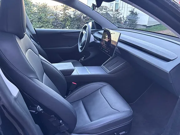 Tesla Model Y 2025 photo 5