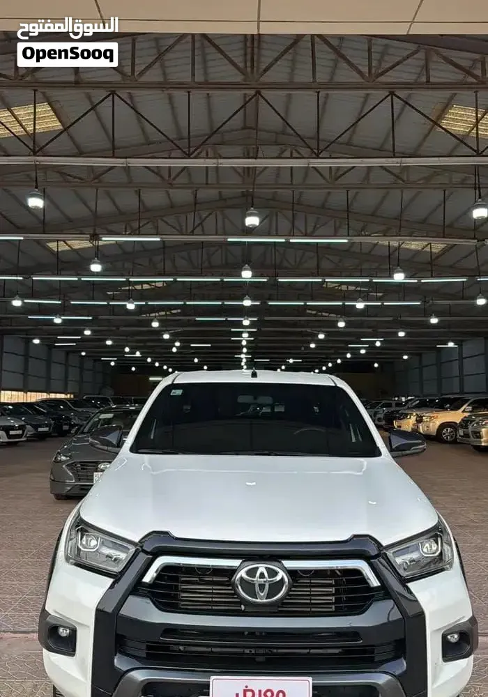 Toyota Hilux 2023 photo 2