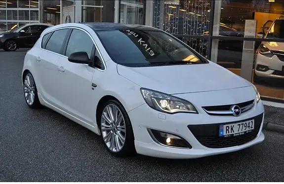 Opel Astra 2014 photo 2