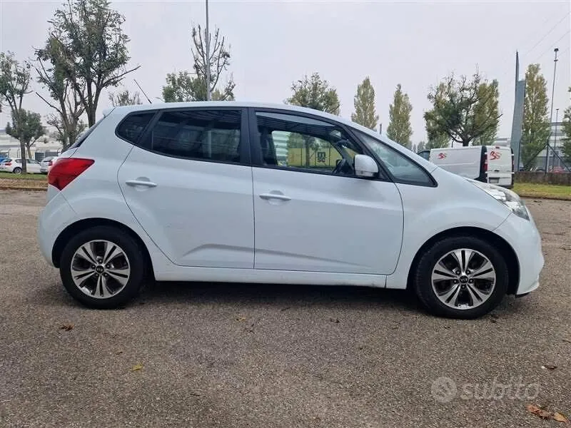 Kia Venga 2015 photo 5