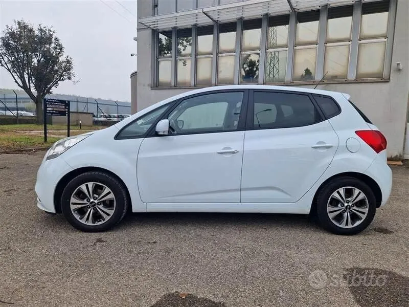 Kia Venga 2015 photo 3