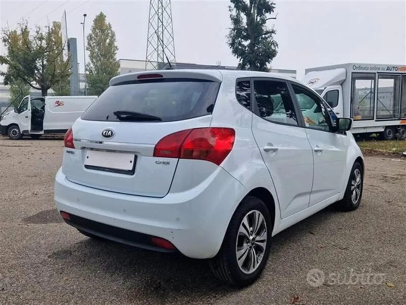 Kia Venga 2015 photo 4