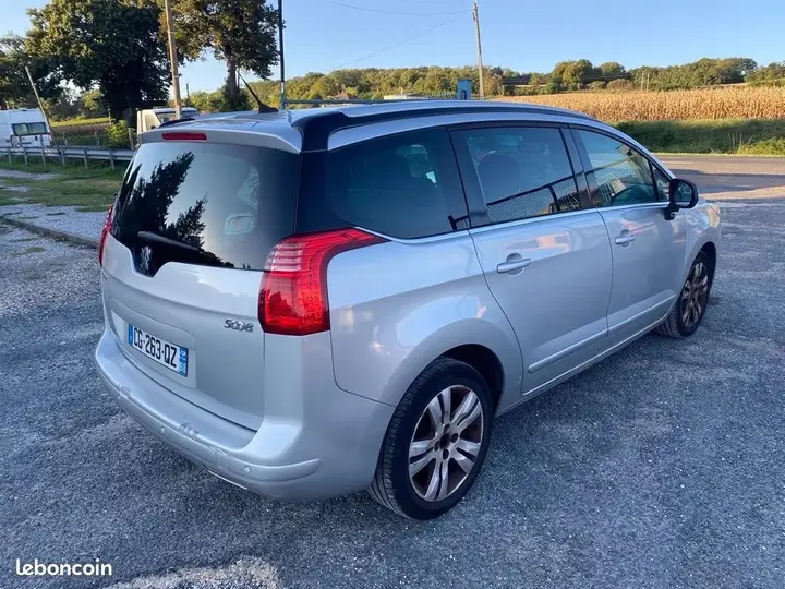 Peugeot 5008 2012 photo 5