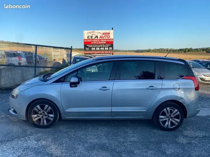 Peugeot 5008 2012 photo 2