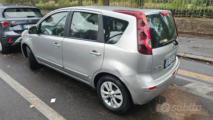 Nissan Note 2010 photo 2