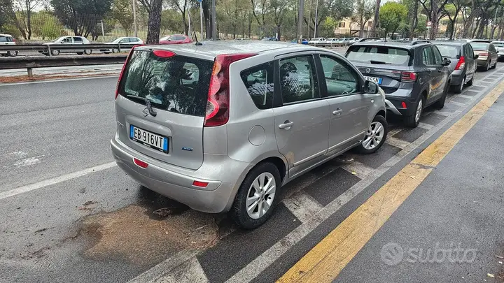Nissan Note 2010 photo 3