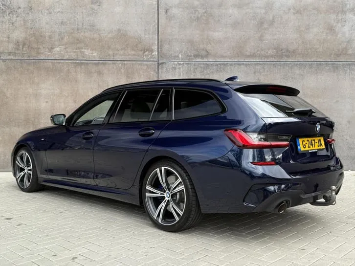 BMW 3 Series 2019 photo 2
