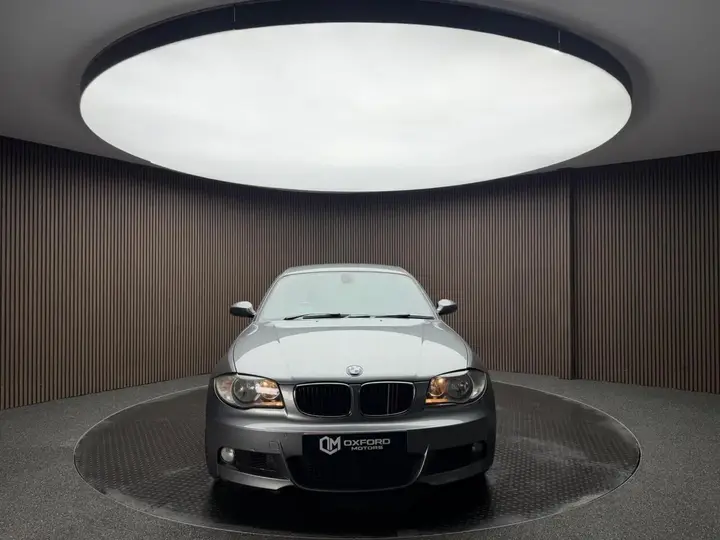 BMW 1 Series 2009 photo 2