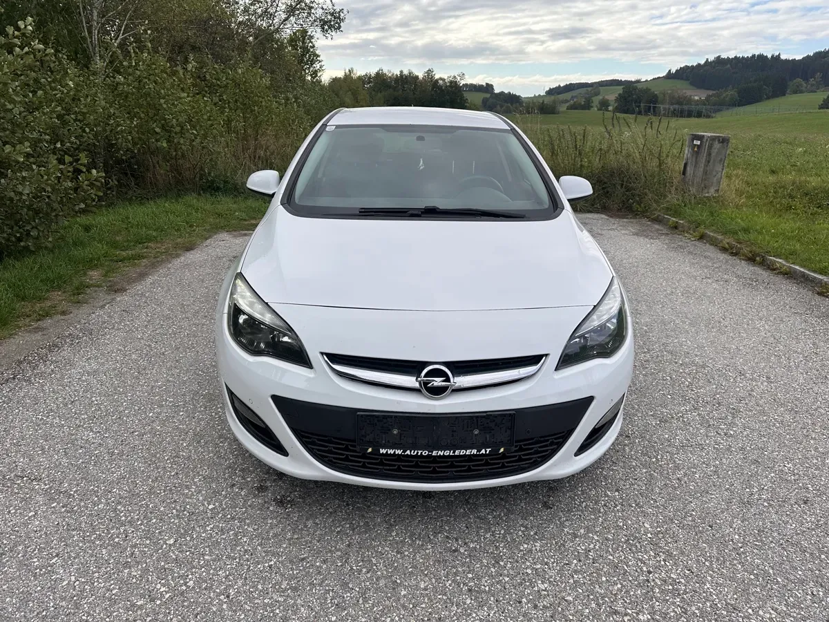 Opel Astra 2013 photo 2