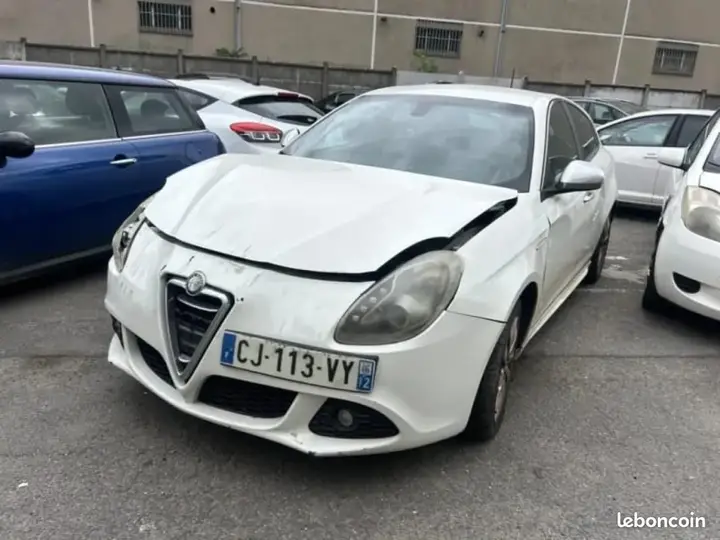 Alfa Romeo Giulietta 2012 photo 2