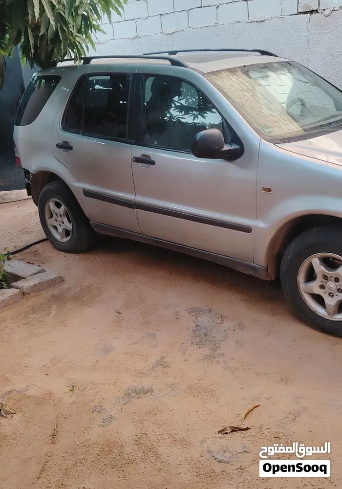 Mercedes-Benz M-Class 2000 photo 2