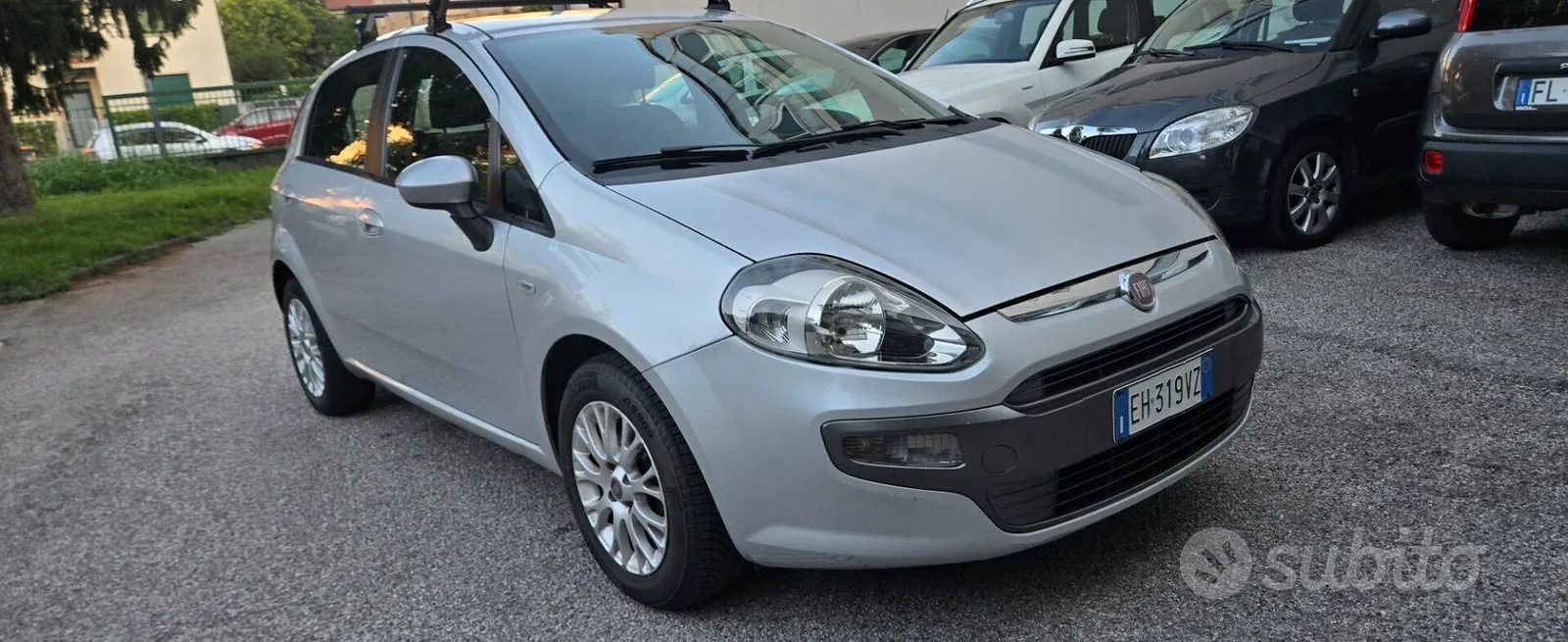 Fiat Grande Punto 2011 photo 2