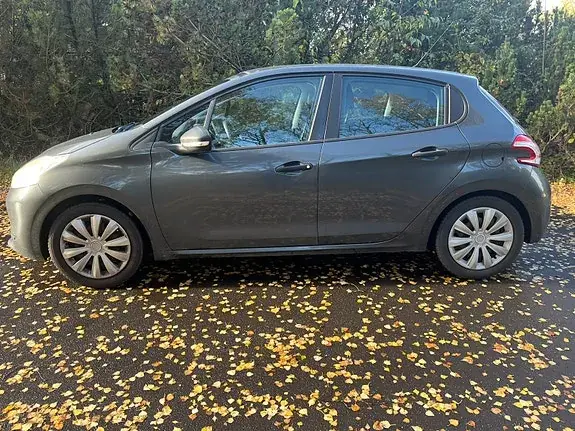 Peugeot 208 2012 photo 2