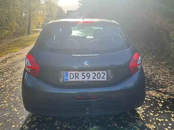 Peugeot 208 2012 photo 5