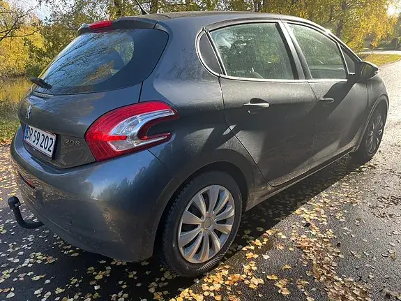 Peugeot 208 2012 photo 4