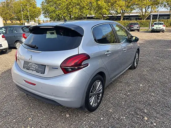 Peugeot 208 2016 photo 3
