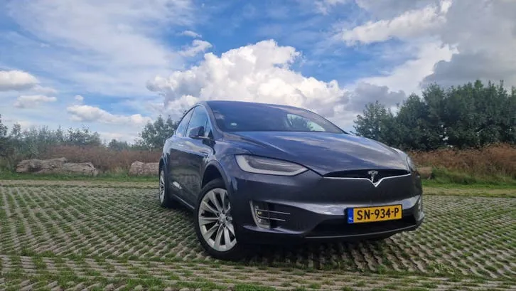 Tesla Model X 2018 photo 2