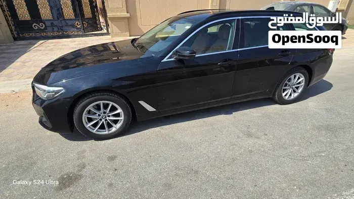 BMW 5 Series 2023 photo 2