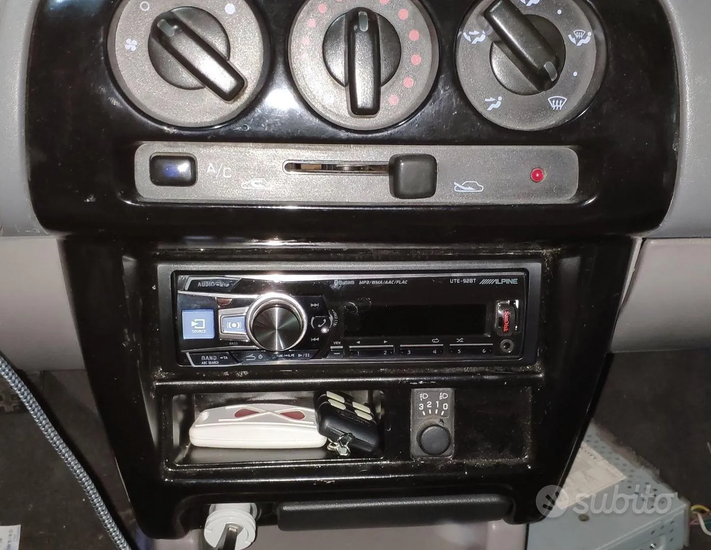 Nissan Micra 2002 photo 3