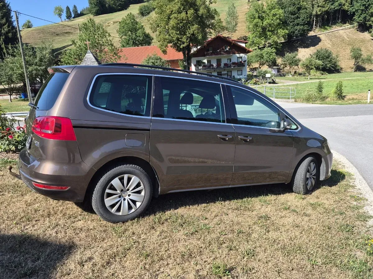 Volkswagen Sharan 2012 photo 2