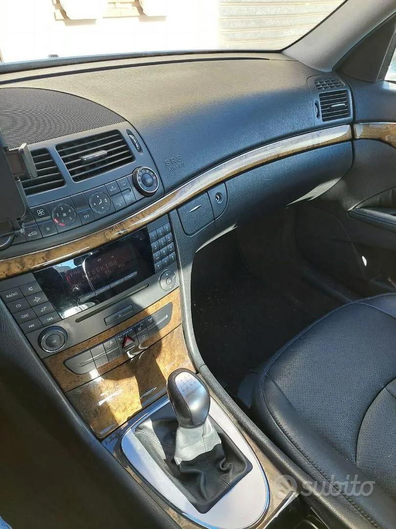 Mercedes-Benz E220 2006 photo 4