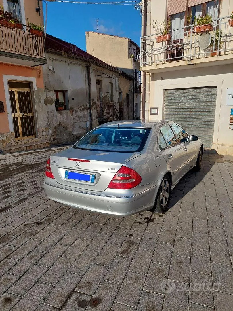 Mercedes-Benz E220 2006 photo 2