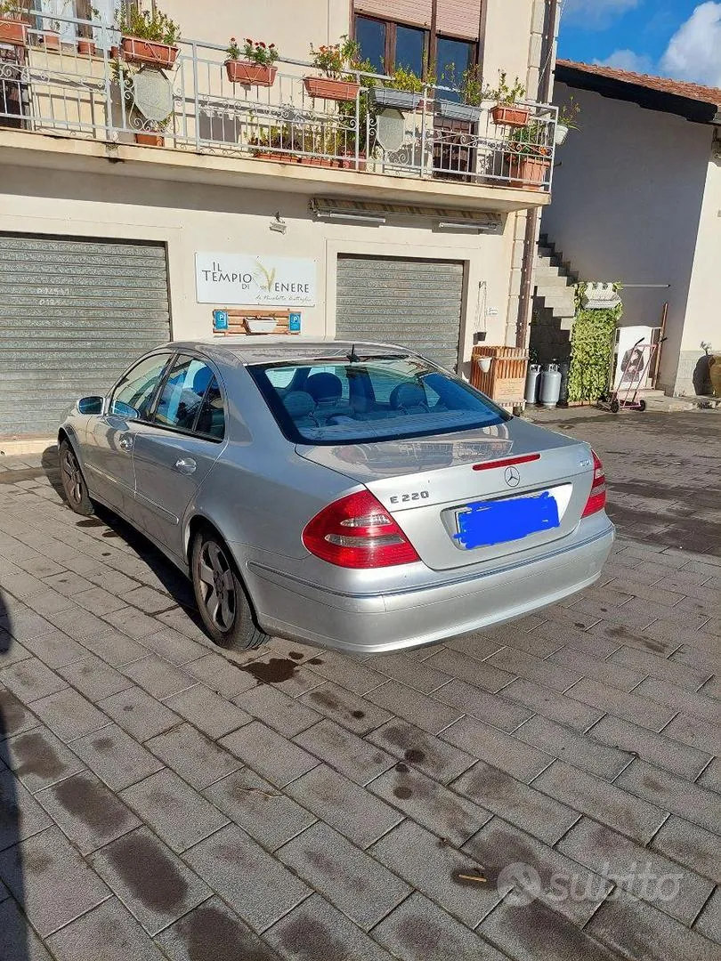 Mercedes-Benz E220 2006 photo 3