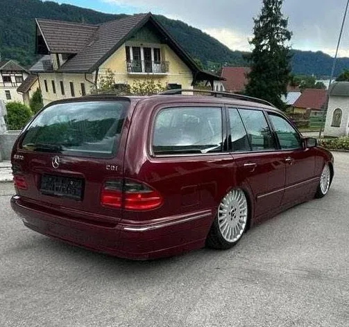 Mercedes-Benz E-Class 2001 photo 3