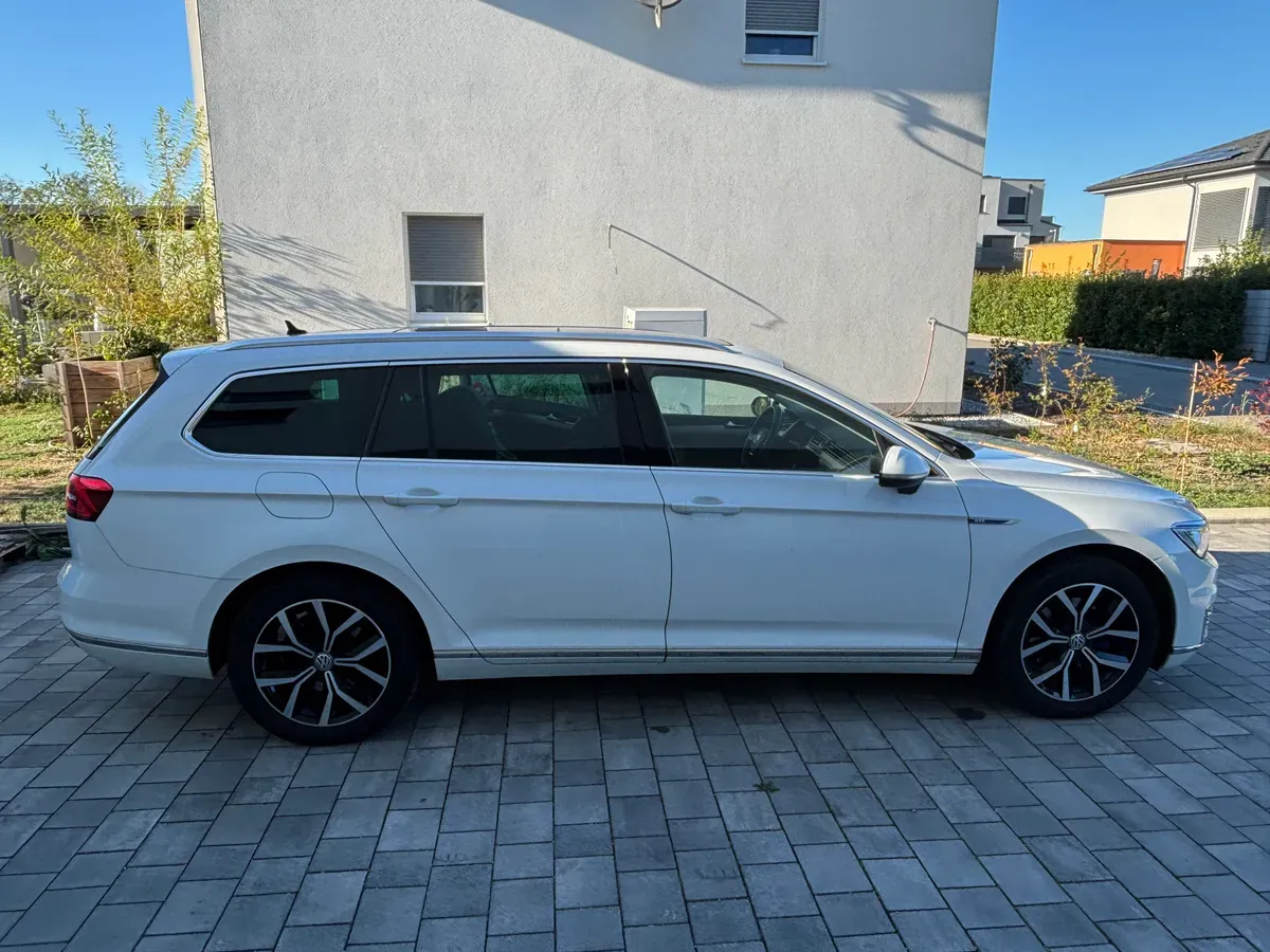 Volkswagen Passat 2017 photo 2