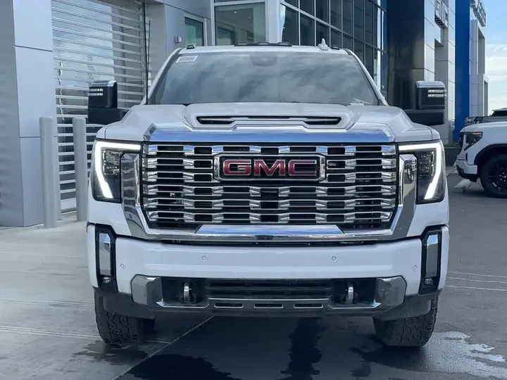 GMC Sierra 3500Hd 2026 photo 2