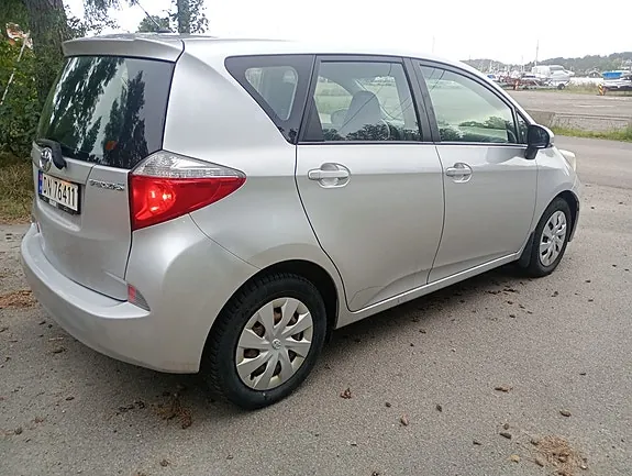 Toyota Verso-S 2011 photo 3