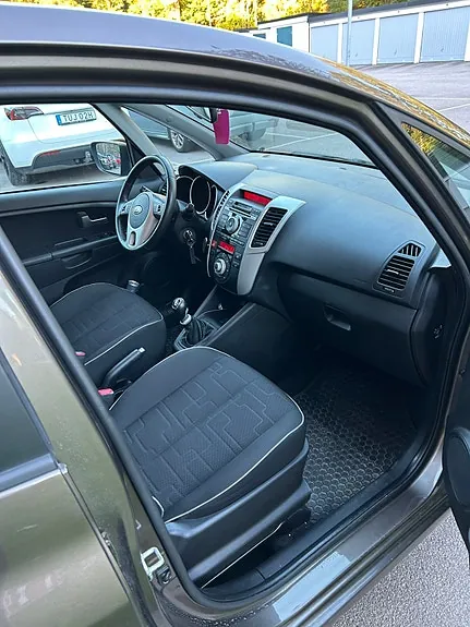 Kia Venga 2012 photo 4