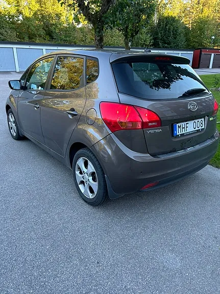 Kia Venga 2012 photo 2