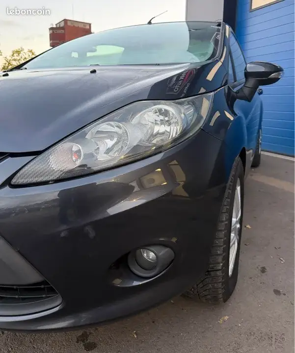 Ford Fiesta 2010 photo 3