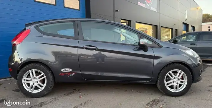 Ford Fiesta 2010 photo 2